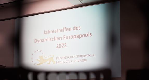 Schriftzug „Jahrestreffen des Dynamischen Europapools 2022“ mit Logo