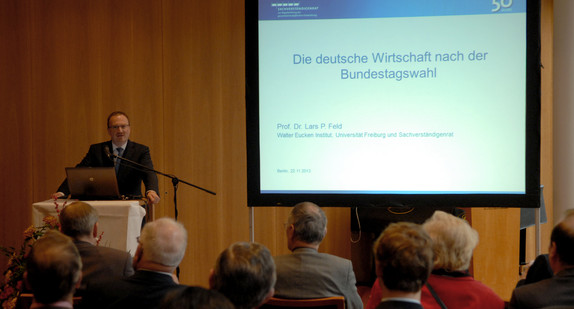 Präsentation des Gutachtens 2013/2014 durch Prof. Dr. Lars P. Feld in der Landesvertretung