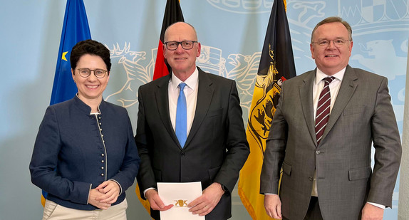 von links nach rechts: Jutizministerin Marion Gentges, Generalstaatsanwalt Achim Brauneisen und Ministerialdirektor Elmar Steinbacher