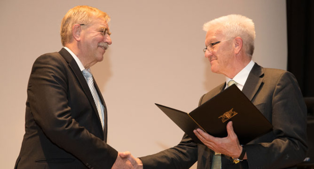 Ministerialdirektor Hubert Wicker (l.) und Ministerpräsident Winfried Kretschmann (r.) (Foto: © Franziska Kraufmann)