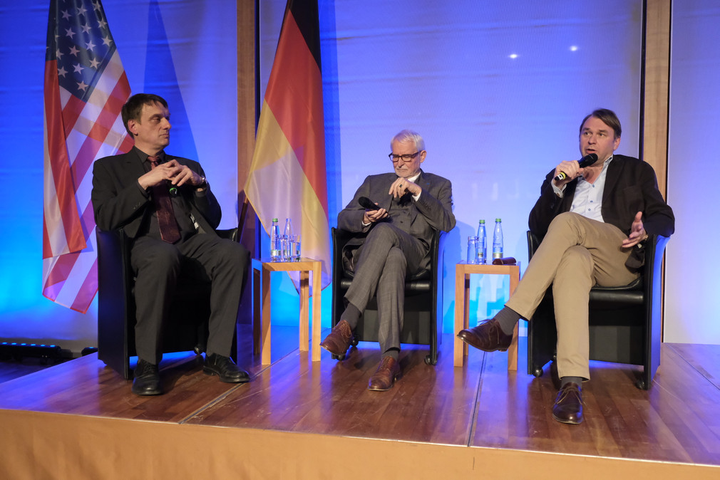 Prof. Wolfgang Hochbruck, Rüdiger Lentz @AspenGermany und Dirk Kurbjuweit - Diskussion zu #DemokratieGeschichte #1848 #FortyEighters