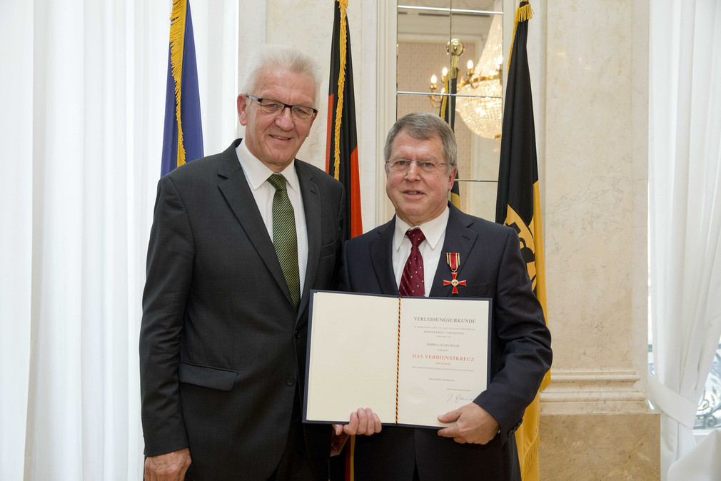 Ministerpräsident Winfried Kretschmann (l.) und Leo Oechsler (r.)