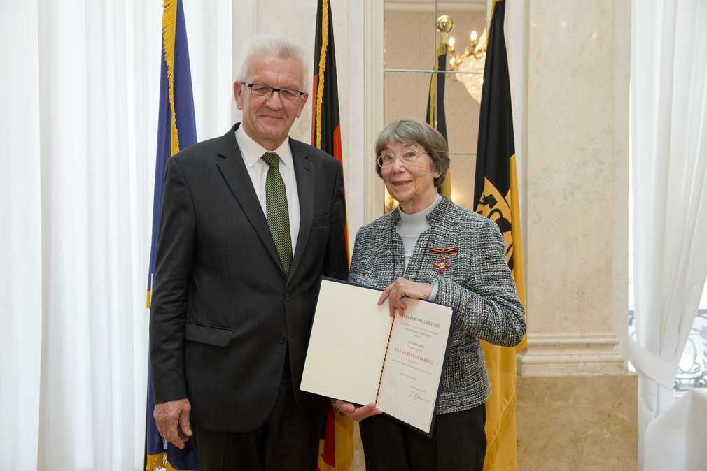 Ministerpräsident Winfried Kretschmann (l.) und Erika Jahke (r.)