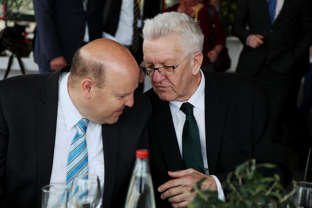 Ministerpräsident Winfried Kretschmann (r.) und Ohad Cohen (l.), Staatssekretär im israelischen Wirtschaftsministerium
