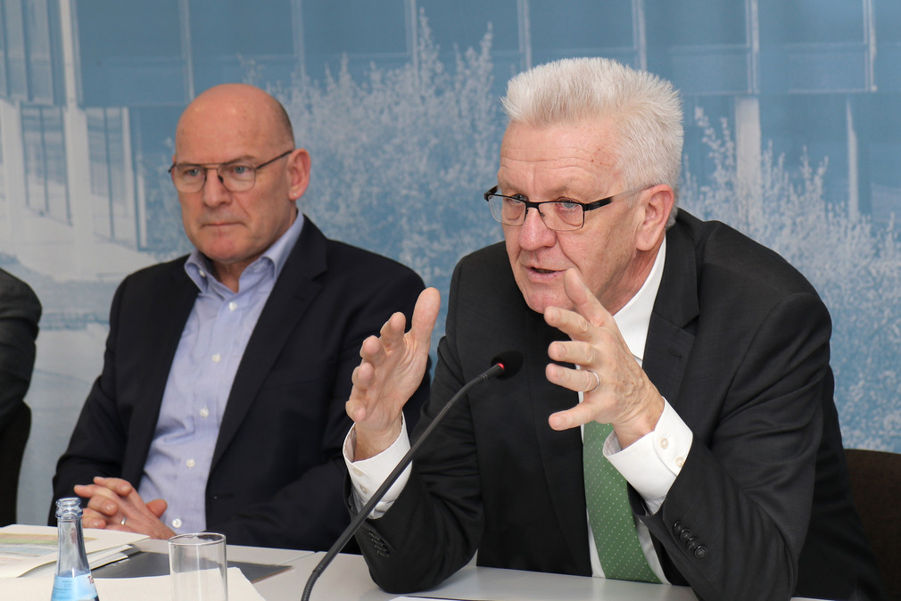 Ministerpräsident Winfried Kretschmann (r.) und Verkehrsminister Winfried Hermann (l.)