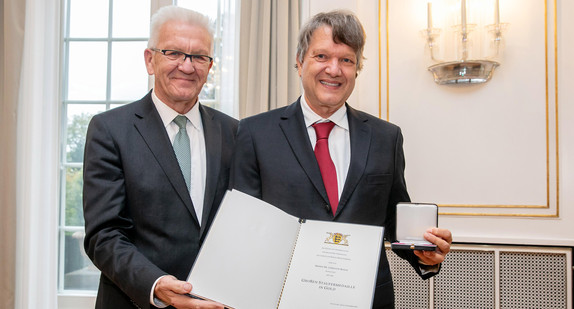 Ministerpräsident Winfried Kretschmann (l.) und Dr. Christof Bosch (r.) (Bild: Staatsministerium Baden-Württemberg)