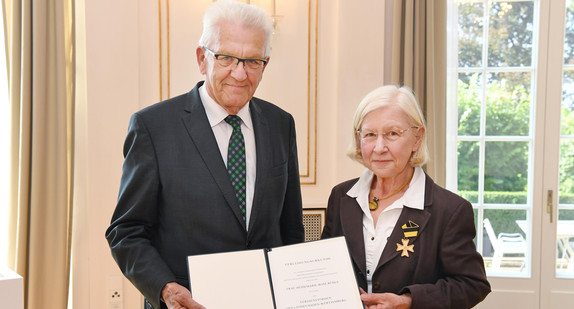 Ministerpräsident Winfried Kretschmann (l.) und Heide Rühle (r.) (Bild: Staatsministerium Baden-Württemberg)