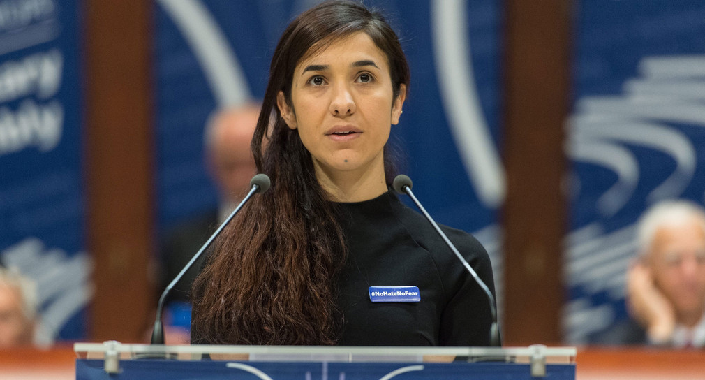 Die UN-Sonderbotschafterin Nadia Murat bei einer Rede (Quelle: dpa).
