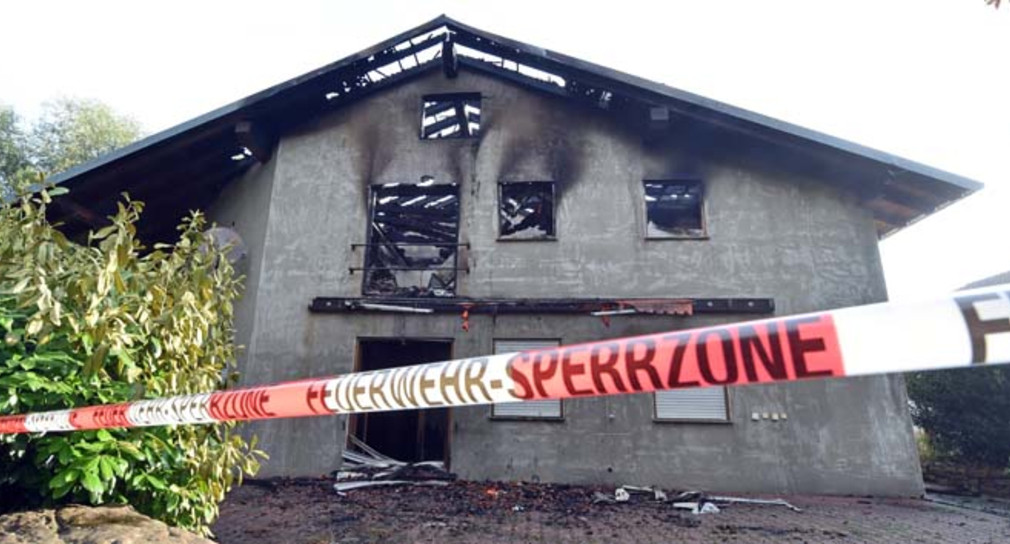 Beim Brand in einer geplanten Flüchtlingsunterkunft in Remchingen (Baden-Württemberg) ist am 18.07.2015 ein Schaden von rund 70 000 Euro entstanden. Es gab keine Verletzten