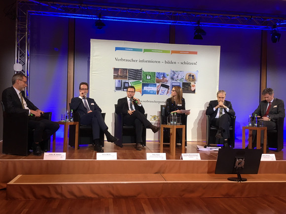 (L-R) Volker M. Heepen - Geschäftsführer Nahverkehrsgesellschaft Baden-Württemberg NVBW; Klaus Müller - Vorstand VZBV; Minister Peter Hauk MdL; Moderatorin Hendrike Brenninkmeyer - Verbraucherkommission Baden-Württemberg SWR Fernsehen; Heinz Klewe - Geschäftsführer SÖP; Gerold Reichle - BMVI