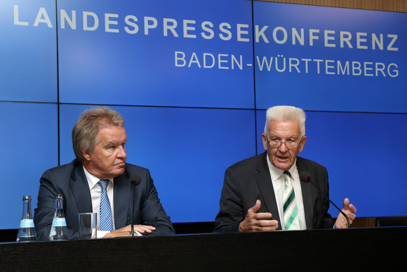 Ministerpräsident Winfried Kretschmann (r.) und Umweltminister Franz Untersteller (l.)