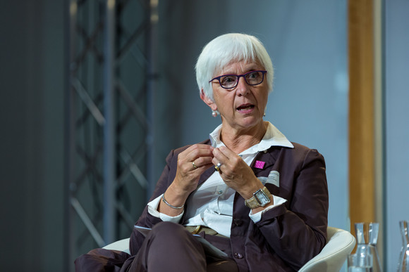 7. Sommerakademie Verbieten, zahlen oder ködern? Umweltschutz zwischen Ordnungsrecht und Marktwirtschaft Gudrun Heute-Bluhm, Oberbürgermeisterin a. D. Geschäftsführendes Vorstandsmitglied des Städtetags Baden-Württemberg