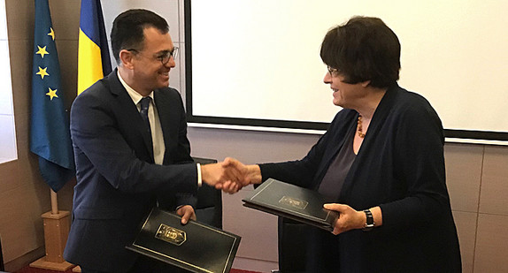 Staatsrätin Gisela Erler (r.) und der Minister für Wirtschaftsförderung, Handel und Unternehmertum von Rumänien, Ştefan-Radu Oprea (l.). (Foto: © Staatsministerium Baden-Württemberg)