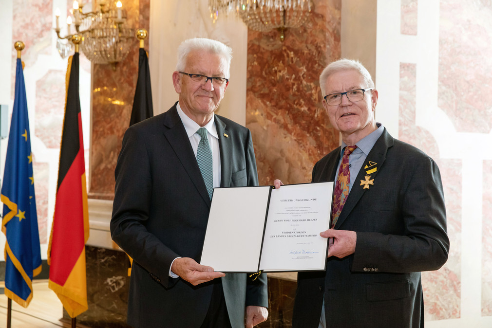 Ministerpräsident Winfried Kretschmann (l.) und Wolf Ekkehard Melzer (r.) (Bild: Staatsministerium Baden-Württemberg)