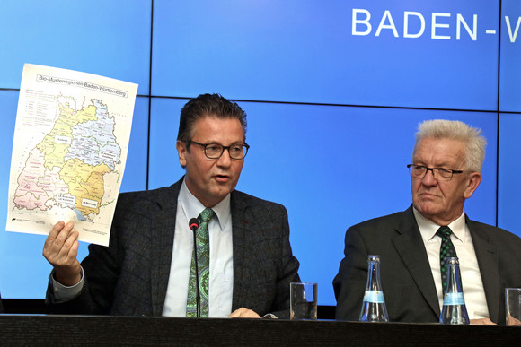 Ministerpräsident Winfried Kretschmann (r.) und Landwirtschaftsminister Peter Hauk (l.)