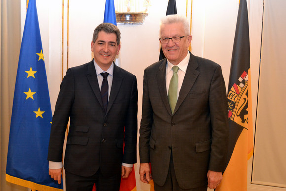 Ministerpräsident Winfried Kretschmann (r.) und der Präsident der französischen Region Grand Est, Jean Rottner (l.)