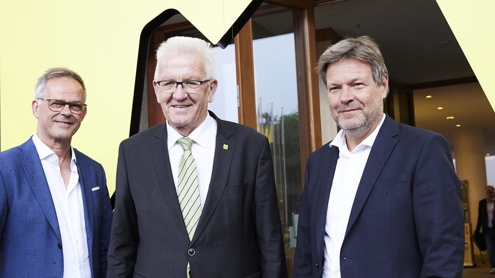 Staatssekretär Rudi Hoogvliet, Ministerpräsident Winfried Kretschmann und Bundeswirtschaftsminister Robert Habeck