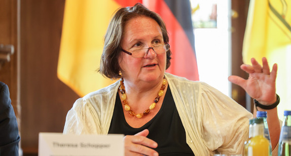 Ministerin Theresa Schopper spricht auf der Pressekonferenz anlässlich der landesweiten Eröffnung des Tages und der Nacht des offenen Denkmals 2026 in Rottweil.