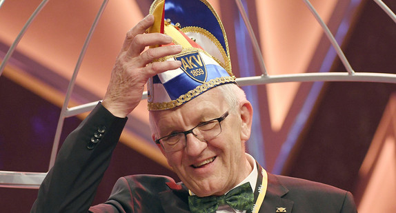 Ministerpräsident Winfried Kretschmann bei der Verleihung des Ordens wider den tierischen Ernst am 27.01.2018 in Aachen (Foto: © dpa)