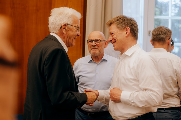 Ministerpräsident Winfried Kretschmann (links), Verkehrsminister Winfried Hermann (Mitte) und der Vorstandsvorsitzende der Deutschen Bahn AG, Dr. Richard Lutz (rechts)