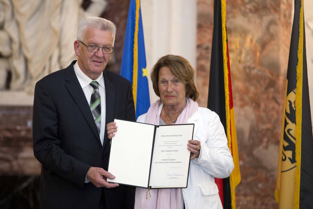 Ministerpräsident Winfried Kretschmann (l.) und Barbara Spehr (r.)