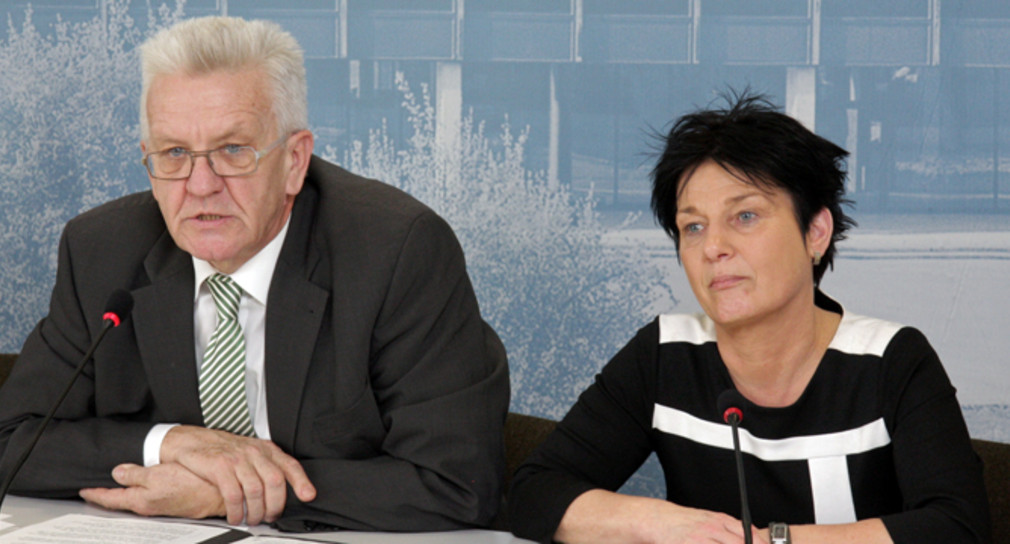 Ministerpräsident Winfried Kretschmann (l.) und Sozialministerin Katrin Altpeter (r.)