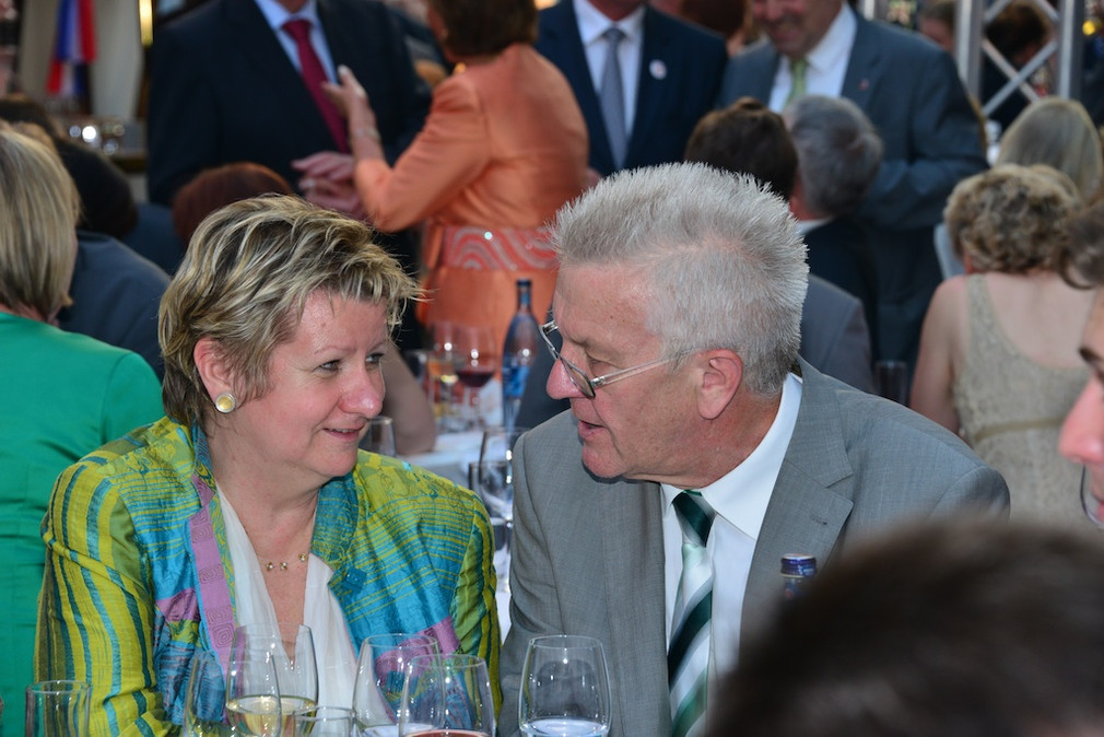 Die nordrhein-westfälische Ministerin Sylvia Löhrmann (l.) und Ministerpräsident Winfried Kretschmann (r.)