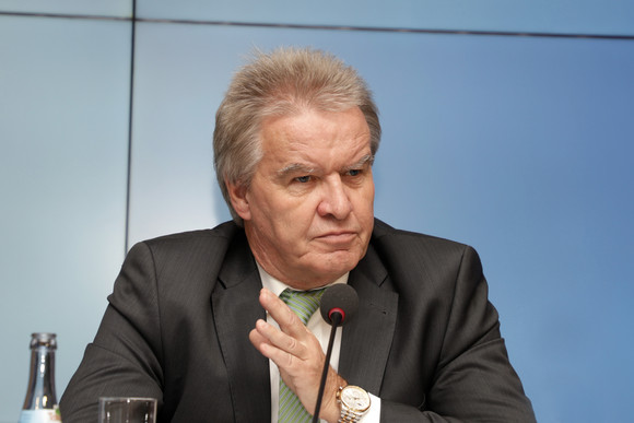 Pressekonferenz Artenkenntnis vermitteln, Artenvielfalt stärken Umweltminister Franz Untersteller bei der Regierungspressekonferenz (Bild: Staatsministerium Baden-Württemberg)