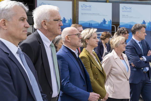 Ministerpräsident Winfried Kretschmann besucht mit seiner Delegation das Smart City Lab Basel.