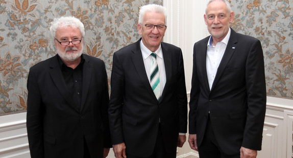 v.l.n.r.: Staatsminister Klaus-Peter Murawski, Ministerpräsident Winfried Kretschmann und der Vorsitzende des DGB-Bezirks Baden-Württemberg, Martin Kunzmann