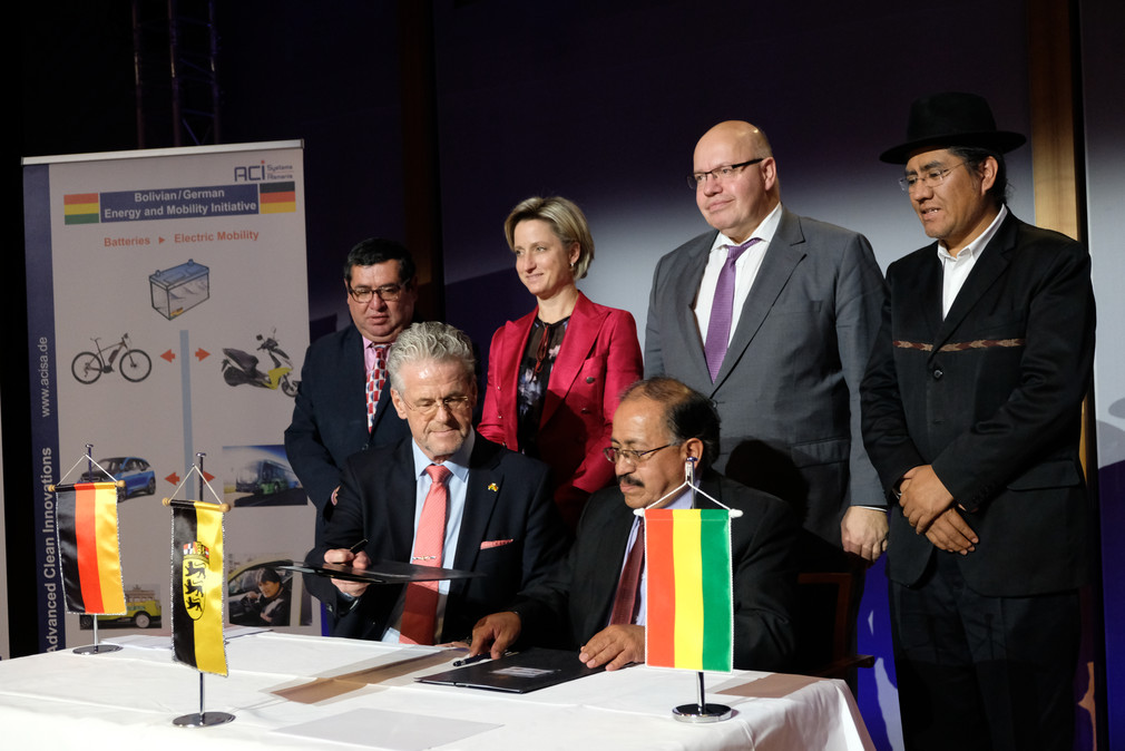 Unterzeichnung eines Vertrags für das erste bolivianisch-deutsche Joint Venture zur Aufbereitung und Weiterverarbeitung von Lithium in Bolivien.