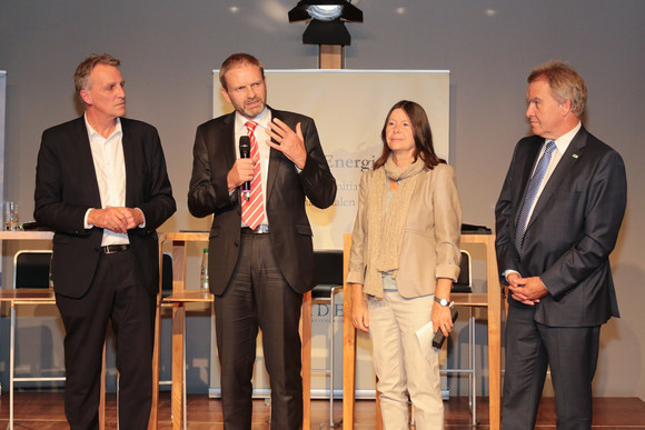 (L-R) Stefan Wenzel - Minister für Umwelt, Energie und Klimaschutz des Landes Niedersachsen; Volker Ratzmann - Bevollmächtigter des Landes Baden-Württemberg beim Bund; Ulrike Höfken - Staatsministerin für Umwelt, Energie, Ernährung und Forsten Rheinland-Pfalz; Franz Untersteller - Minister für Umwelt, Klima und Energiewirtschaft Baden-Württemberg