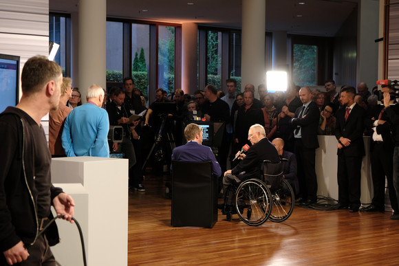 Bundesfinanzminister Wolfgang Schäuble im Gespräch mit Clemens Bratzler (SWR)