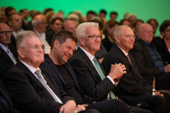 v.l.n.r.: der ehemalige Ministerpräsident Erwin Teufel, Bundesvorsitzender von BÜNDNIS 90/DIE GRÜNEN und Minister Dr. Robert Habeck, Ministerpräsident Winfried Kretschmann und Bundestagspräsident Dr. Wolfgang Schäuble