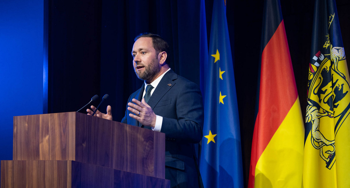 Staatssekretär Florian Hassler bei seiner Ansprache auf dem Neujahrsempfang der Landesregierung in der Landesvertretung in Brüssel