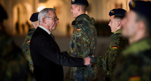 Öffentliches Gelöbnis der Bundeswehr im Schlosshof in Ludwigsburg