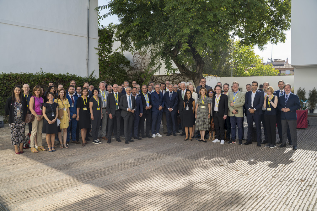 Gruppenbild der baden-württembergischen Delegation mit andalusischen Vertreterinnen und Vertretern aus Politik, Wirtschaft und Wissenschaft