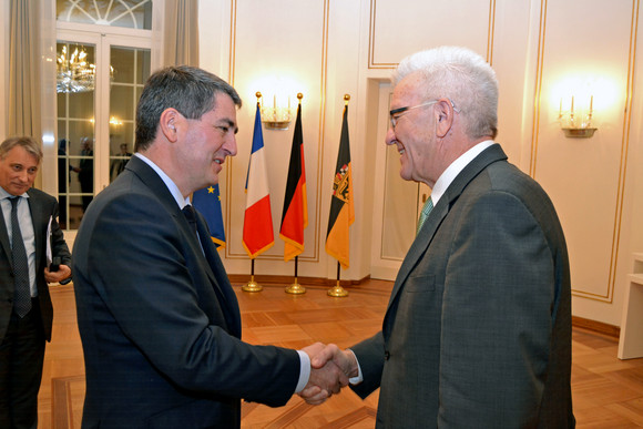 Ministerpräsident Winfried Kretschmann (r.) und der Präsident der französischen Region Grand Est, Jean Rottner (l.)