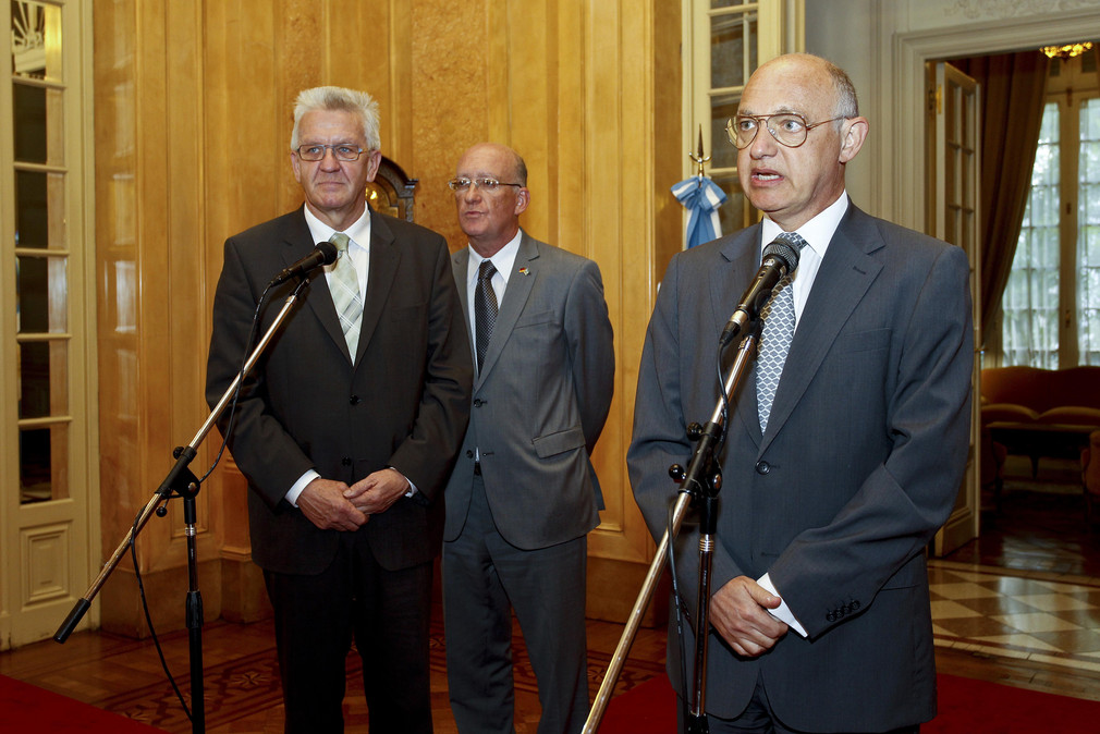 Ministerpräsident Winfried Kretschmann (l.) und der argentinische Außenminister Héctor Timerman (r.) (Foto: Uli Regenscheit Fotografie)