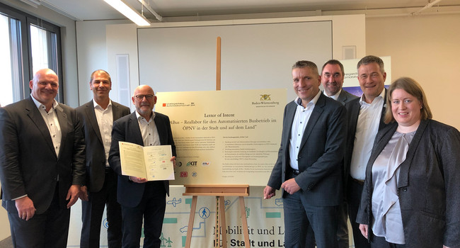 Absichtserklärung über ein Reallaborprojekt mit kompetentem Konsortium aus Baden-Württemberg unterzeichnet. (Bild: Verkehrsministerium Baden-Württemberg)']