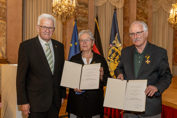 Ministerpräsident Winfried Kretschmann (links), Barbara Staudacher (Mitte) und Heinz Högerle (rechts)