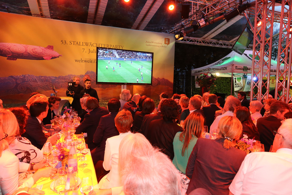 Übertragung des EM-Spiels der deutschen Fußball-Nationalmannschaft auf der Stallwächterparty.