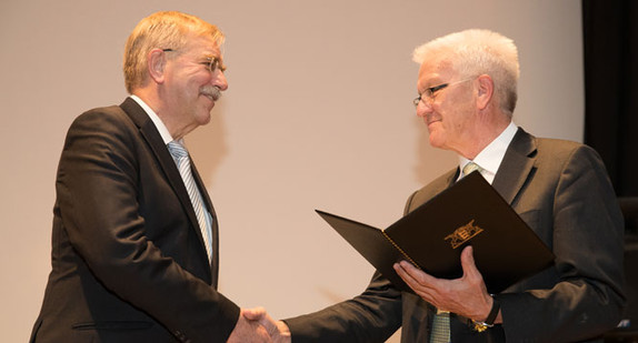Ministerialdirektor Hubert Wicker (l.) und Ministerpräsident Winfried Kretschmann (r.) (Foto: © Franziska Kraufmann)