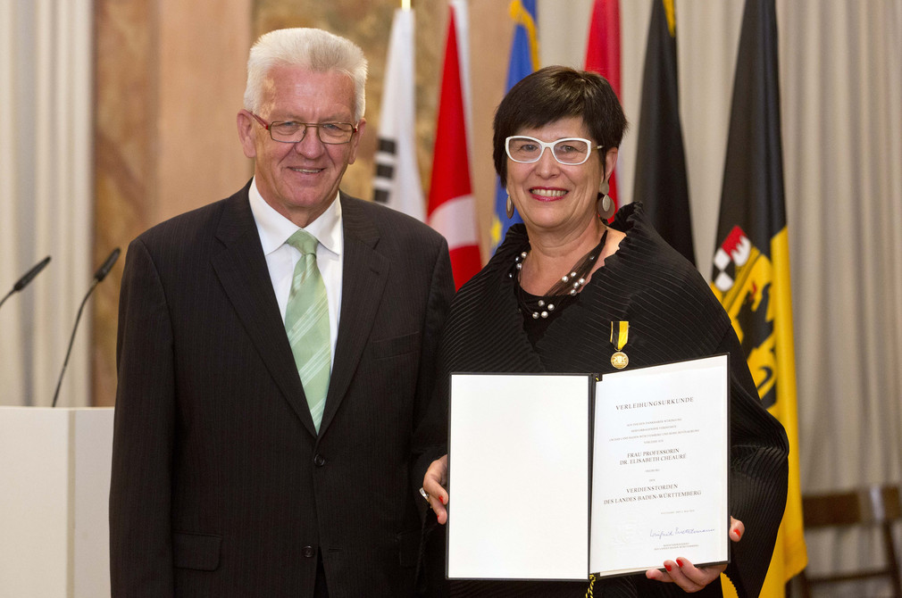 Ministerpräsident Winfried Kretschmann (l.) und Prof. Dr. Elisabeth Cheauré (r.)