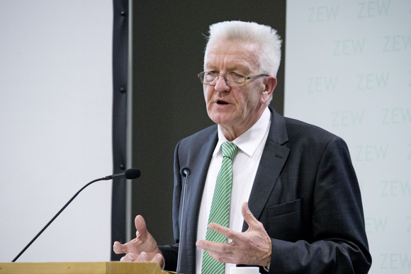 Ministerpräsident Winfried Kretschmann bei seiner Rede (Foto: Erich Dichiser/ZEW)