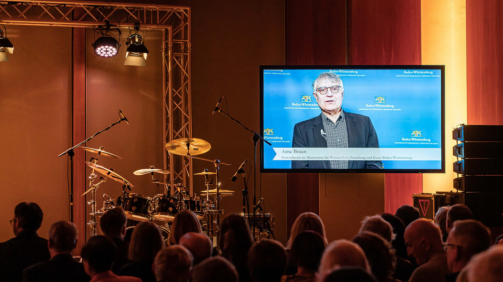 Kulturstaatssekretär Arne Braun hält eine digitale Ansprache