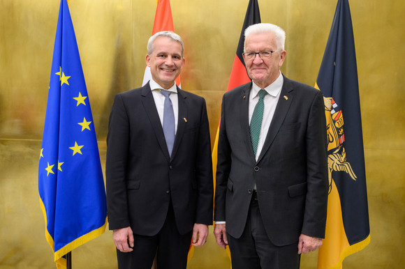 Regierungspräsident Beat Jans (links, Kanton Basel-Stadt), Vorsteher Präsidialdepartement, und Ministerpräsident Winfried Kretschmann (rechts)