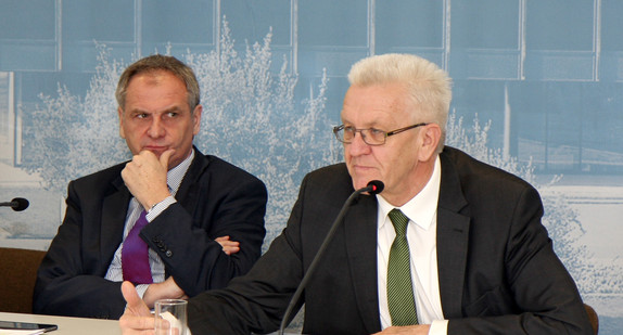 Ministerpräsident Winfried Kretschmann (r.) und Innenminister Reinhold Gall (l.).