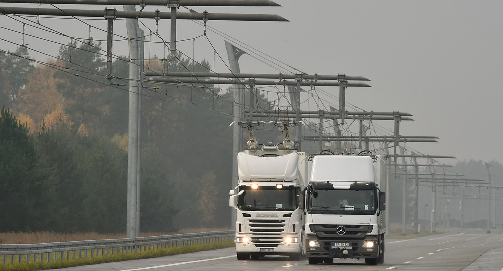 Im Rahmen des Projekt „eWayBW“ soll im baden-württembergischen Murgental eine Teststrecke für Oberleitungs-Lastkraftwagen entstehen. (Bild: dpa)