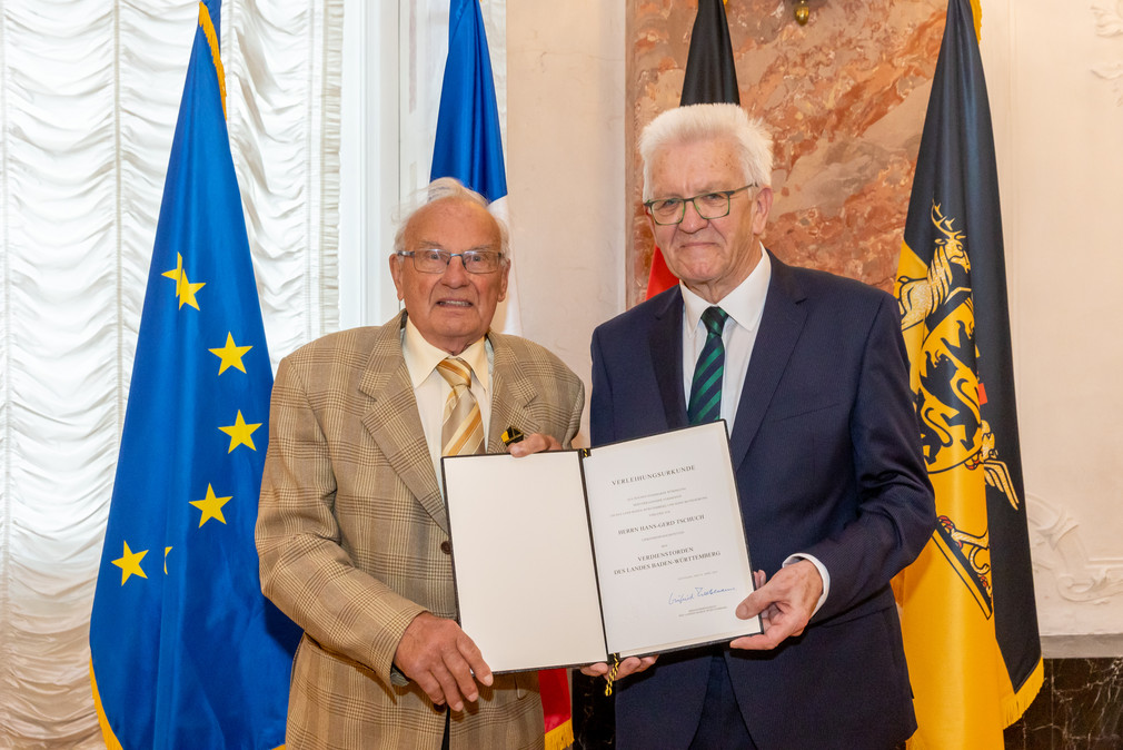 Ministerpräsident Winfried Kretschmann (rechts) und Hans-Gerd Tschuch (links)